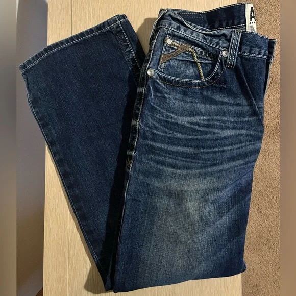 Ariat Men's Darkwash Lowrise M4 Jeans *LIKE NEW* - Picture 5 of 16